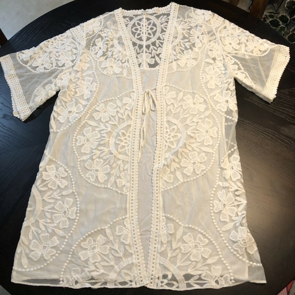 Umgee Tops - Umgee Lace Cover up White Top Womens Size M